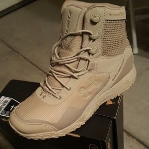 Brand new never worn under armour boot